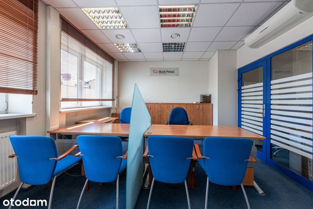 Biurowo-handlowy budynek 821 m² z miejscami parkingowymi w Lesznie