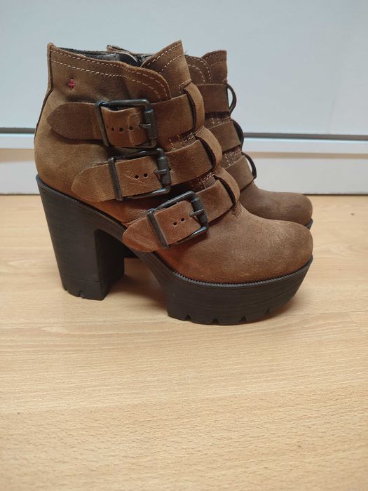 Botas usadas como novo