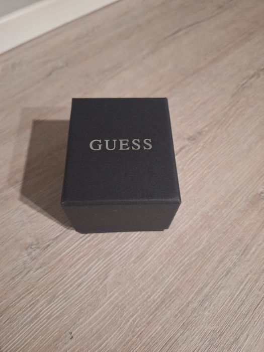 Стильний годинник Guess