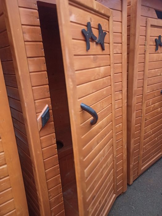 Туалет дачный деревянный