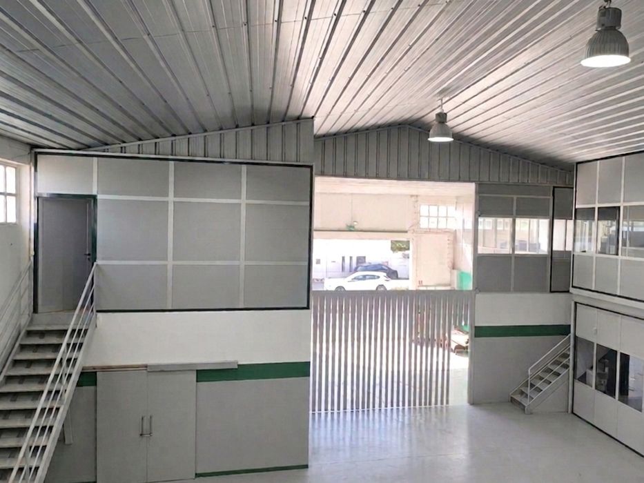 Arrendamento – Armazém / Espaço Comercial e Industrial Premium em Leiria