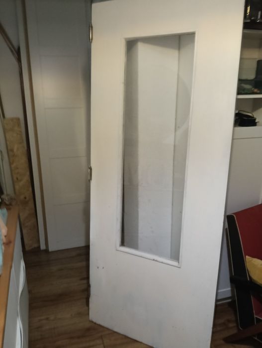 Porta com vidro no meio