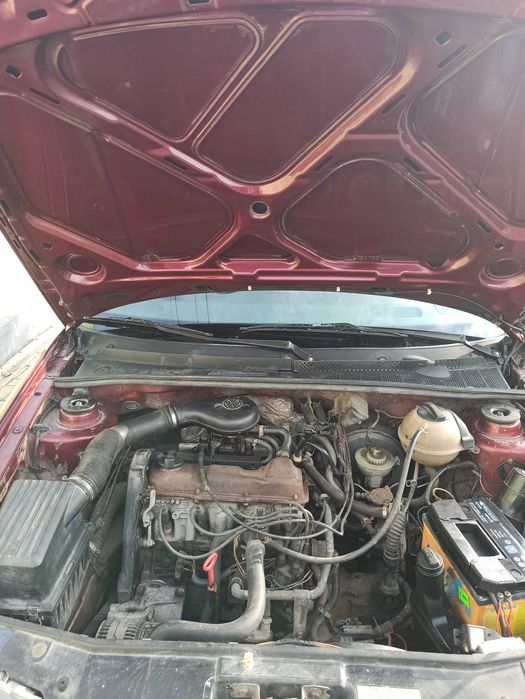 VOLKSWAGEN-VENTO CL 1.8 газ 1992г/в бордовый пурламутр 379000гр.