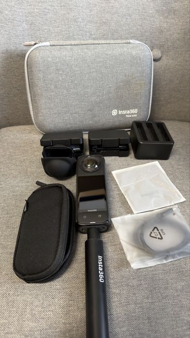 Kamera Insta 360 x 4 plus dodatki