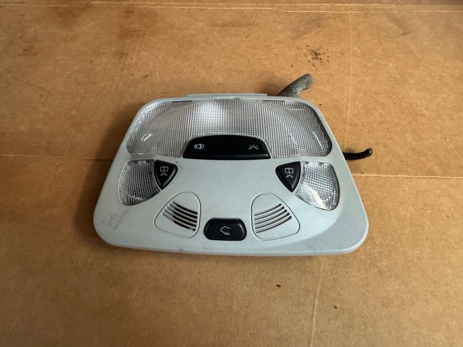 Plafunier Luz de Tejadilho Mercedes W203 C200 C220 C270 A203.820.67.01