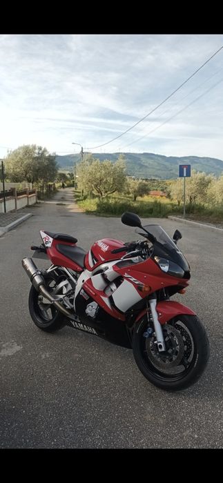 Yamaha YZF-R6 (RJ03)