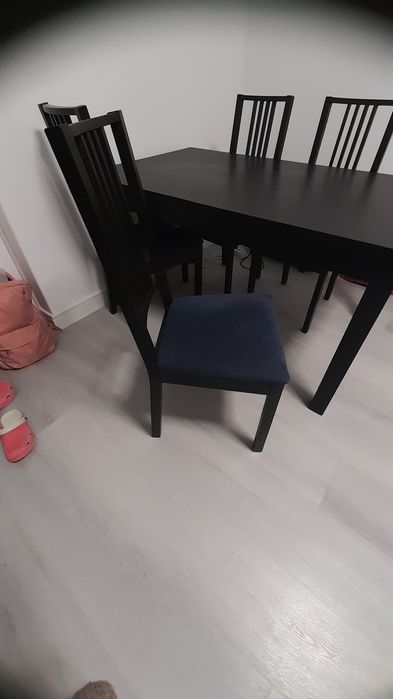 Mesa de sala preta e 4 cadeiras