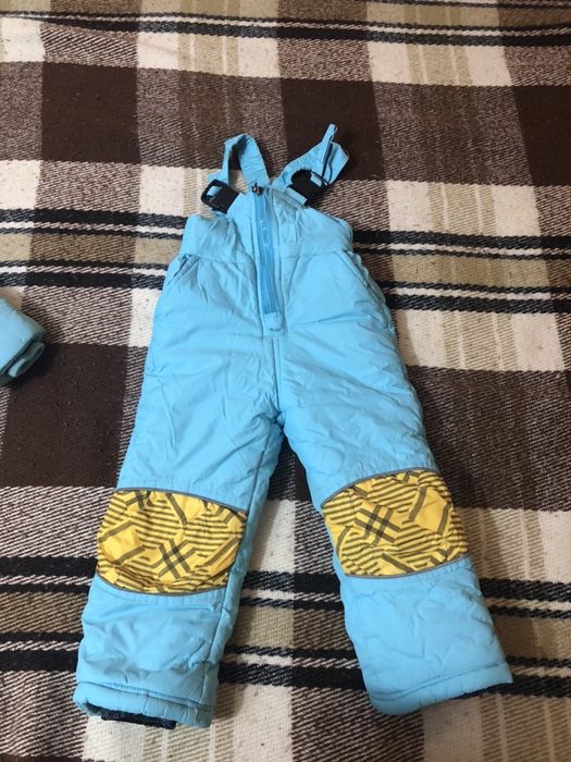 Продам детский зимний комбинезон, два в одном.
