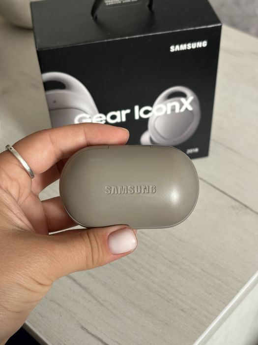 беспроводные наушники Samsung Gear Icon X