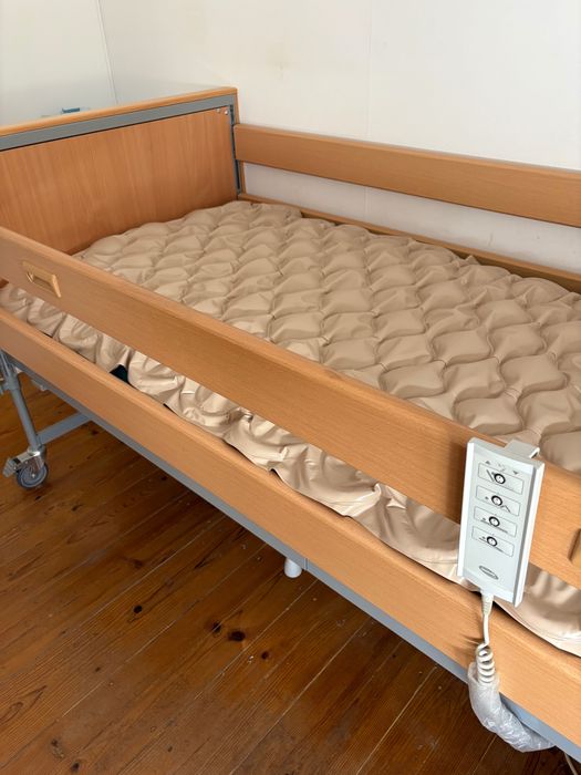 Cama articulada elétrica com colchões