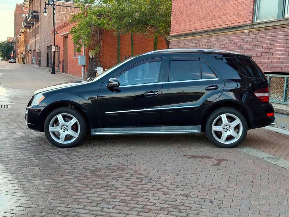 Mercedes-Benz M-Class ML 550      2011