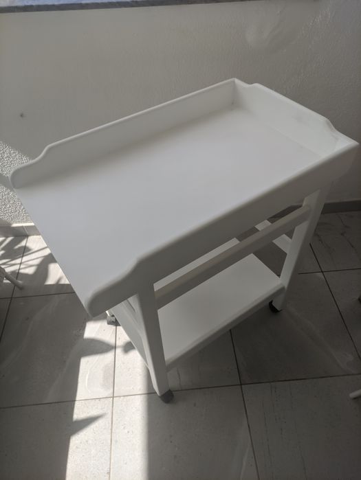 Muda fraldas em madeira lacado branco