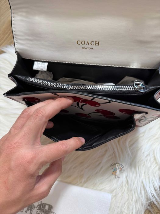 Жіноча сумка через плече (ручна) COACH з вишенями