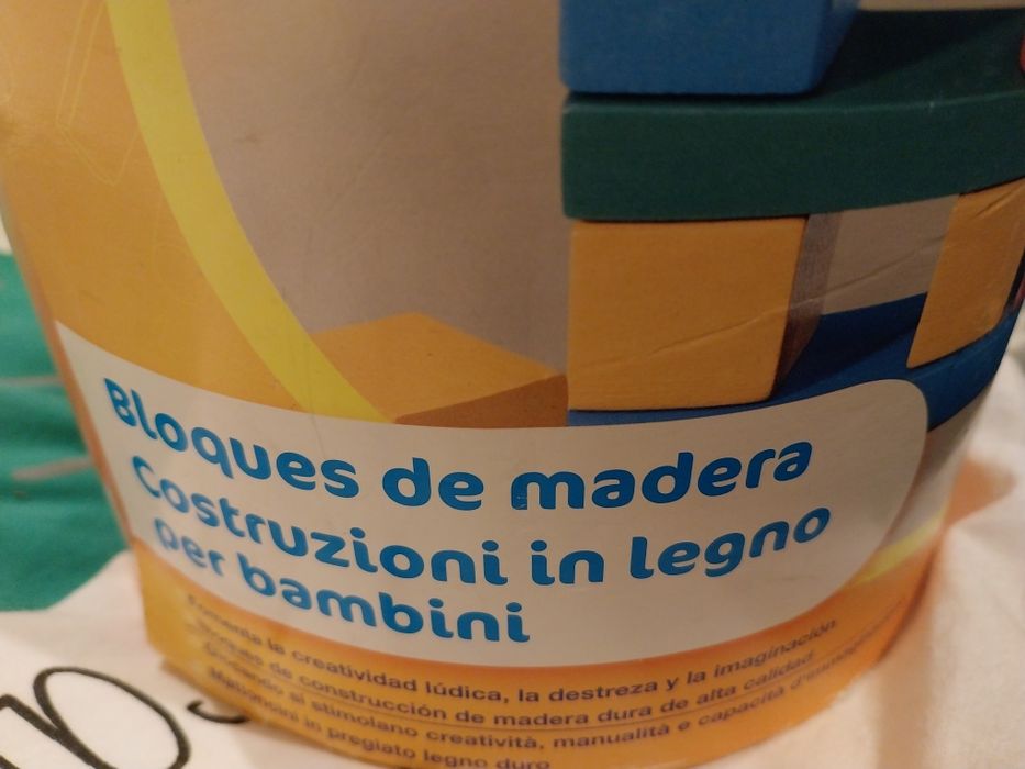 Jogo blocos de madeira