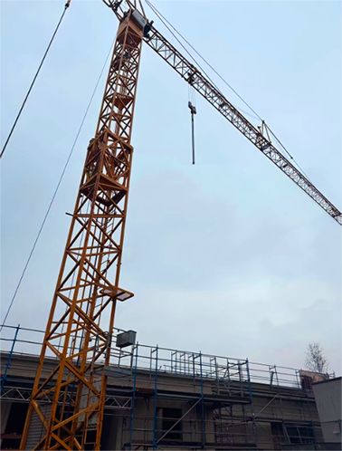 Żuraw szybkiego montażu  Liebherr 71K dźwig budowlany ciesielski