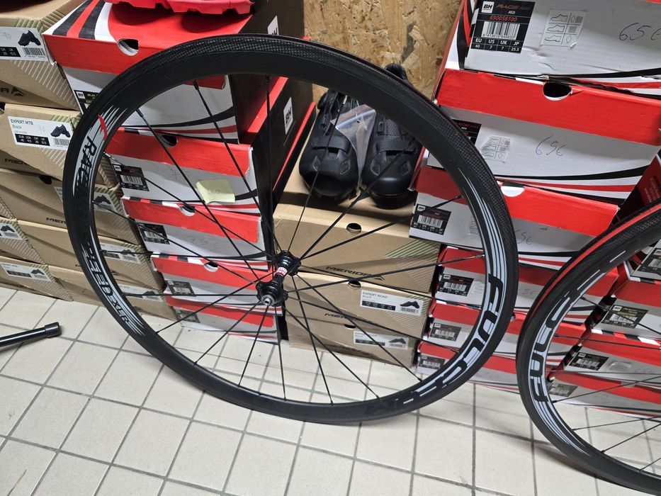 Rodas de estrada de carbono calco