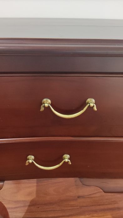 Consola clássica elegante 100% madeira cerejeira