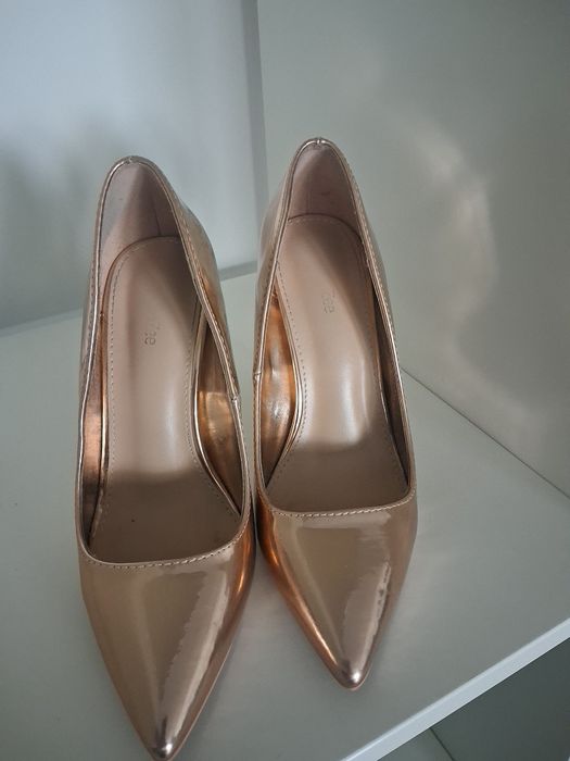 Szpilki złote rozm. 36