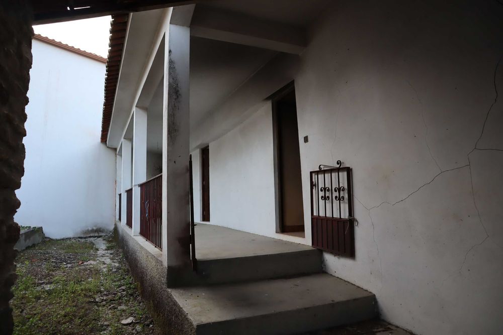 Moradia para restauro - Boticas