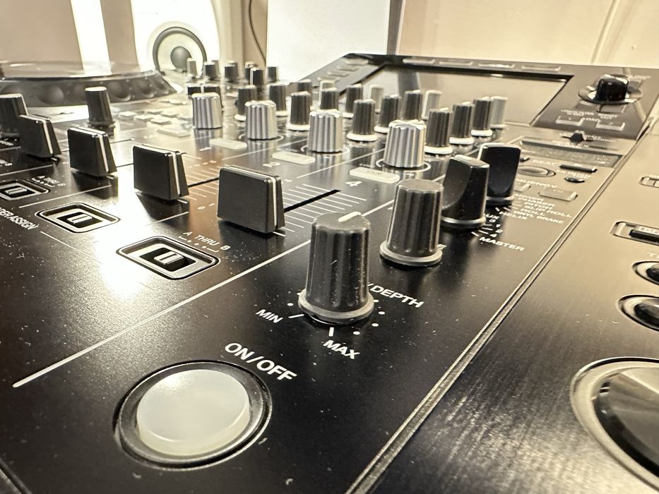 Pioneer XDJ-XZ + dedykowany case MAGMA