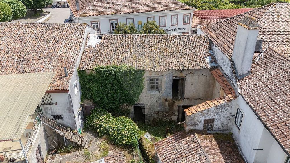 Moradia T4 para reabilitar à venda em Vila Nova do Ceira - Góis