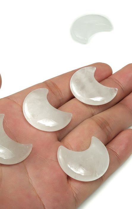 Przezroczysty kwarcowy kamień szlachetny Księżyc