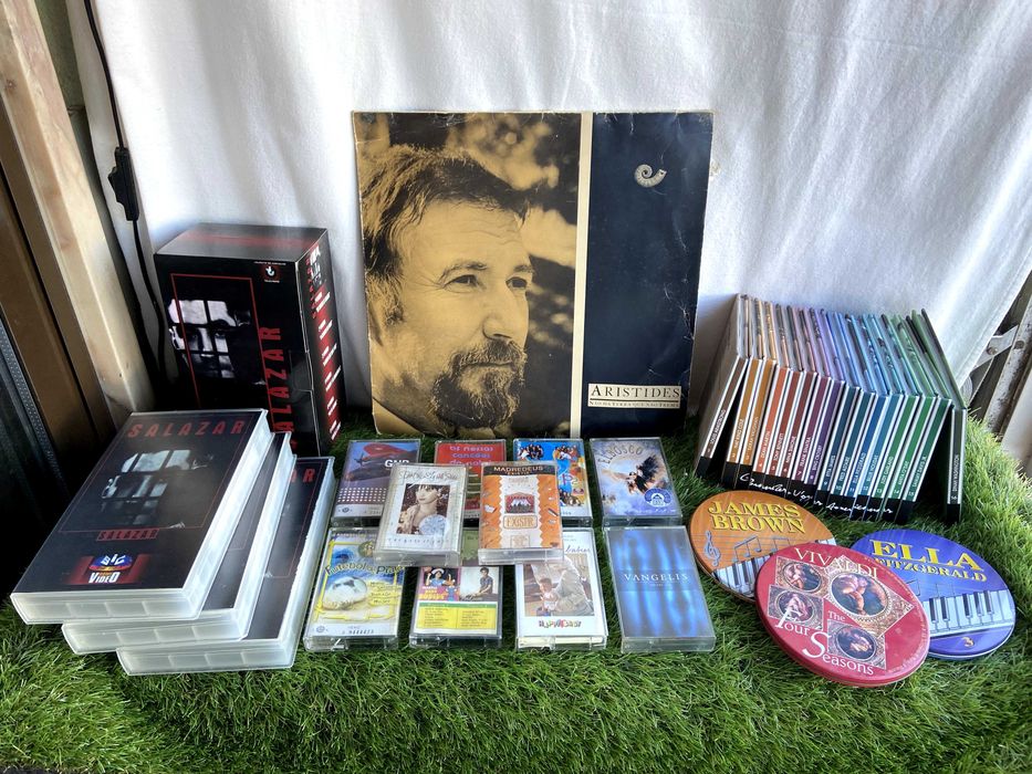 Conjunto cd's, filmes e cassetes
