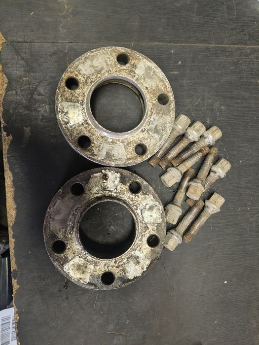 Dystanse BMW E90 E91 E92 E93 E87 E81 E82 E88 Śruby Komplet 25mm Wysyłka