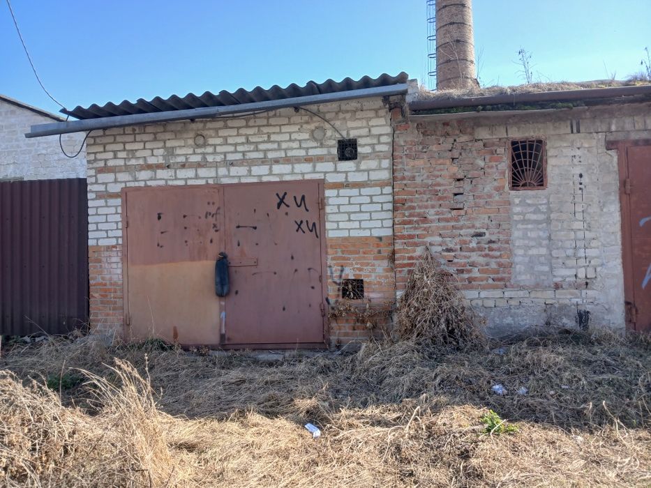 Кирпичный гараж в Балаклее  узаконенный 24м2