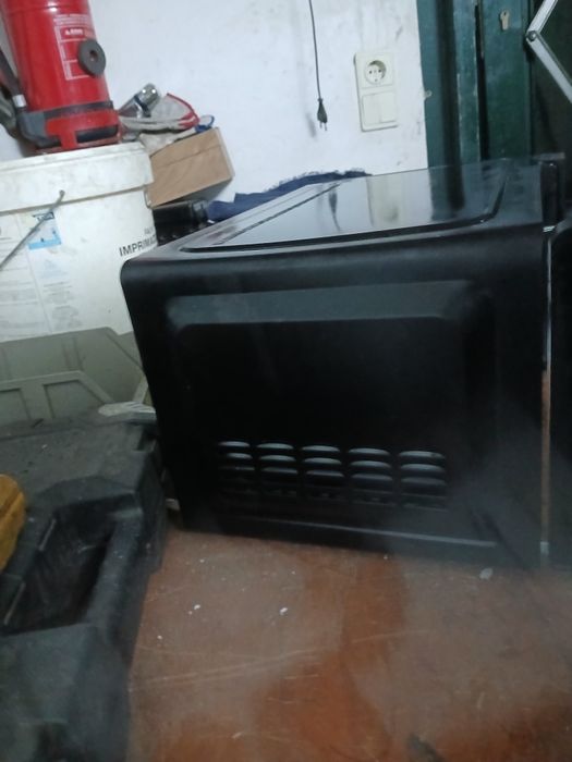 microondas no estado que se encontra-se nas fotografias