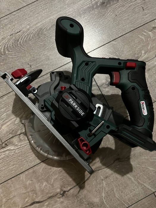 Продам паркетку ..