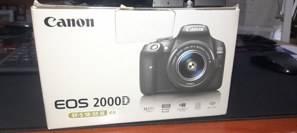 Canon EOS 2000D .