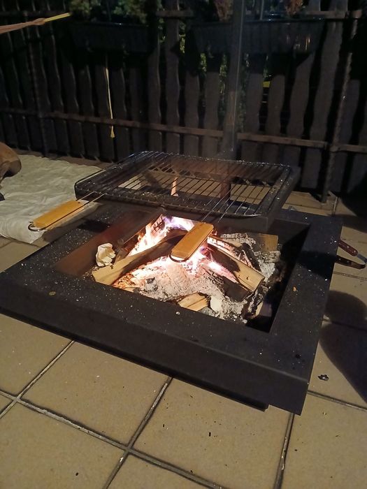 Paleniska, grille i stojaki na drewno
