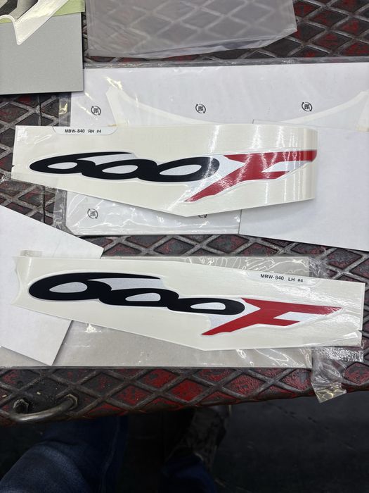 Autocolantes  cbr 600 f traseira e hornet deposito