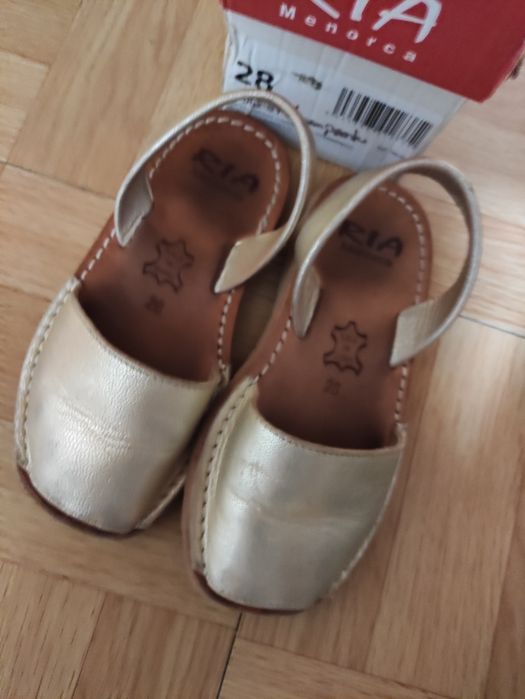 Sandálias 28 douradas