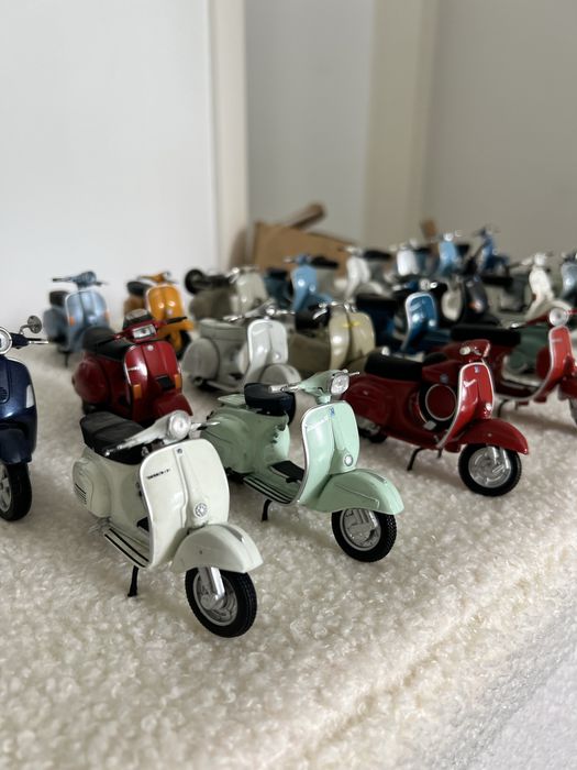 26 miniaturas Vespa