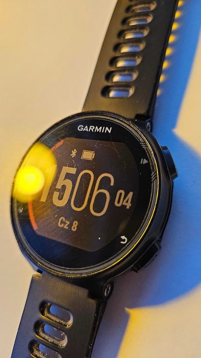 Garmin Forerunner 735XT (z folią na ekranie).