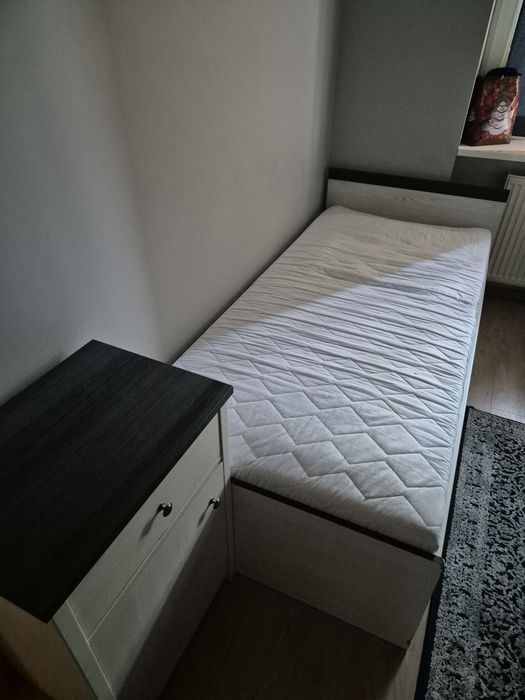 Łóżko pojedyncze z materacem