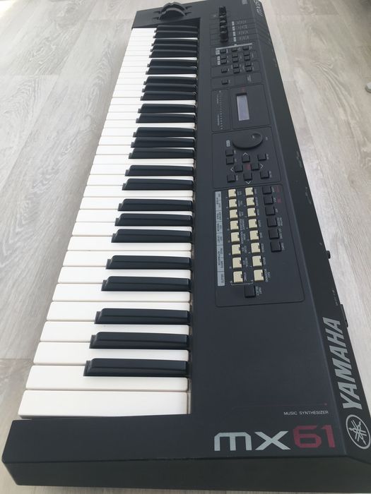 Продам Yamaha MX 61 синтезатор
