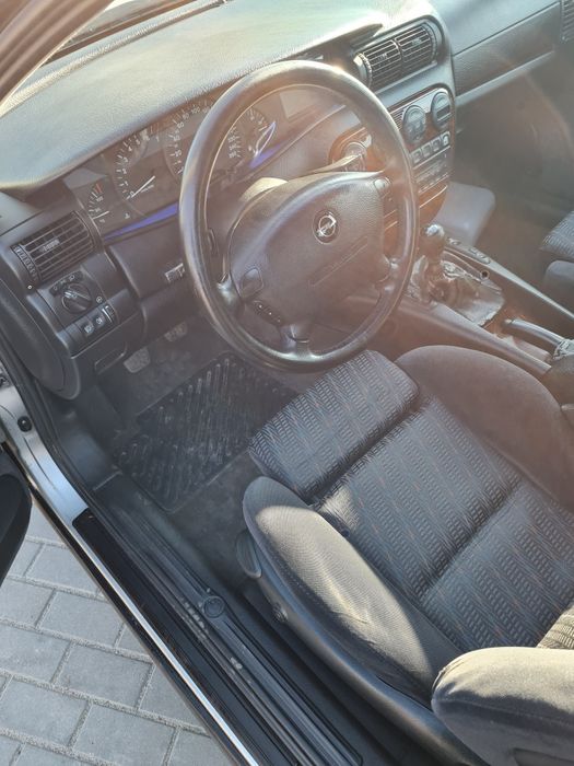 Opel Omega 2.5v6 Benzynka