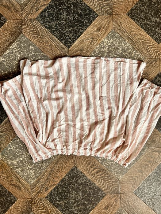 Top z obniżanymi rękawami