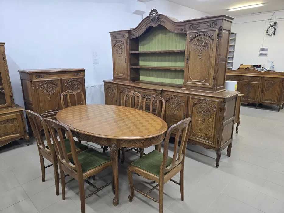 Komplet mebli w stylu ludwikowskim – kredens, barek i stół z krzesłami