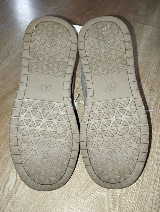 Крутезні кросівки (туфлі) від H&M для хлопчика (дівчинки), 37 розмір