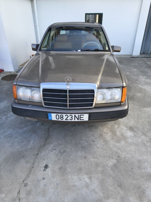 Mercedes-Benz 220D muito bom estado