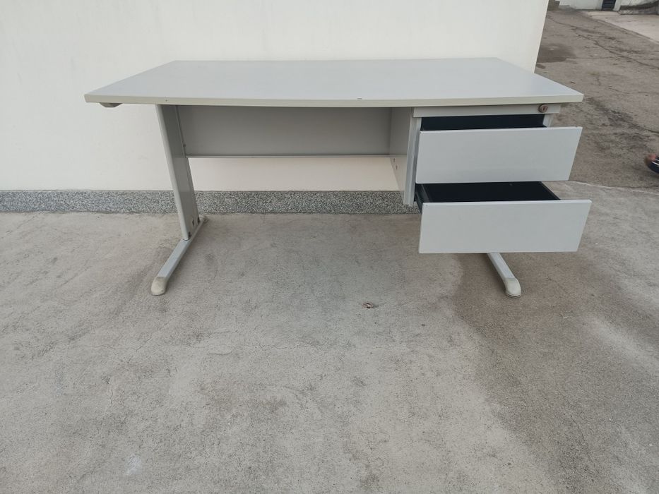 Secretaria  usada em bom estado