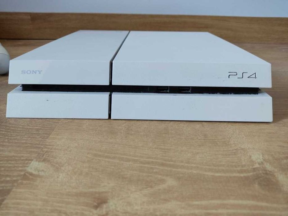 PS4 biały 500GB 2 pady 5 gier