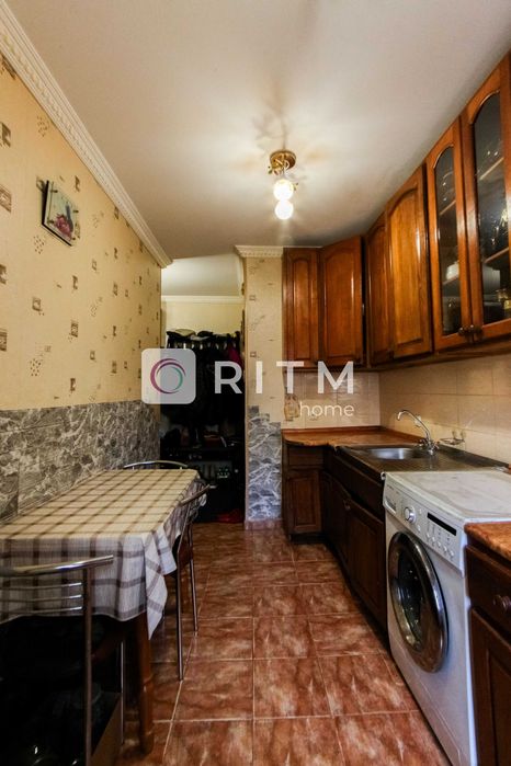 4-к. квартира з меблями та ремонтом за вул. Відродження