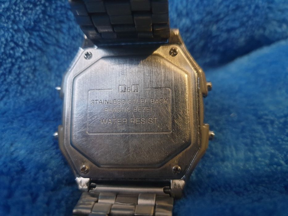 Электронные часы  Q&Q с браслетом