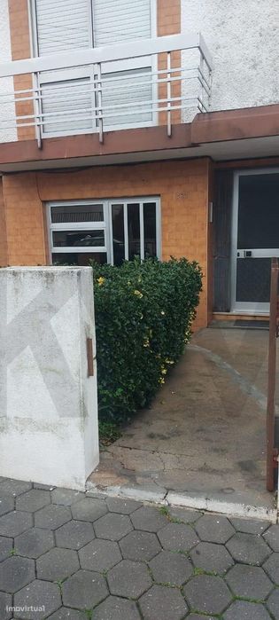 Gabinete/ Escritório/ Loja  (12m2) em Gaia – 300€/mês – Entrada Direta