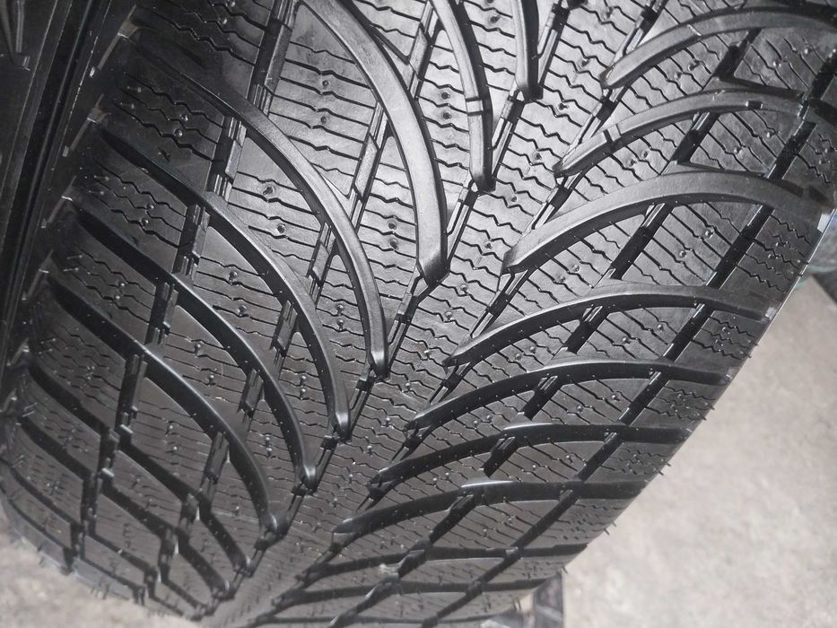 245 45 20 Michelin, зима.